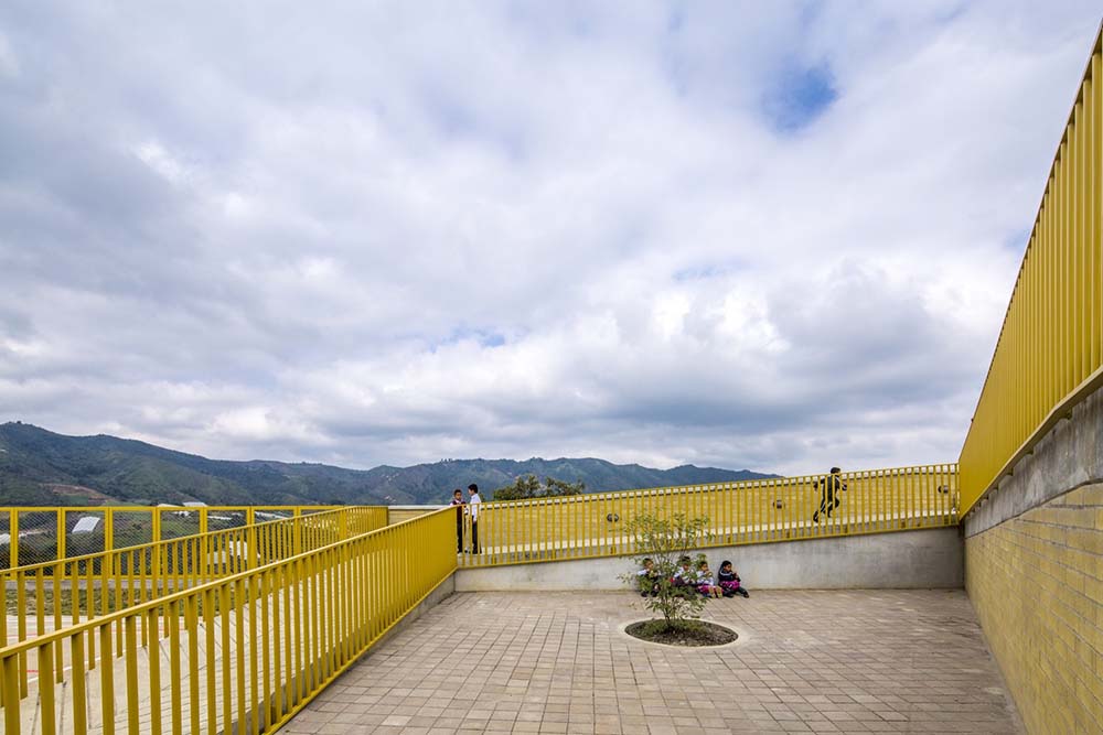 معماری آموزشی برای جامعه: بررسی آثار پلان: b معماران در کلمبیا